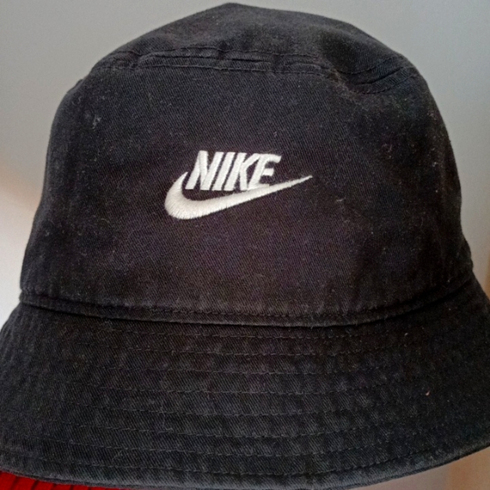 Nike bucket hat